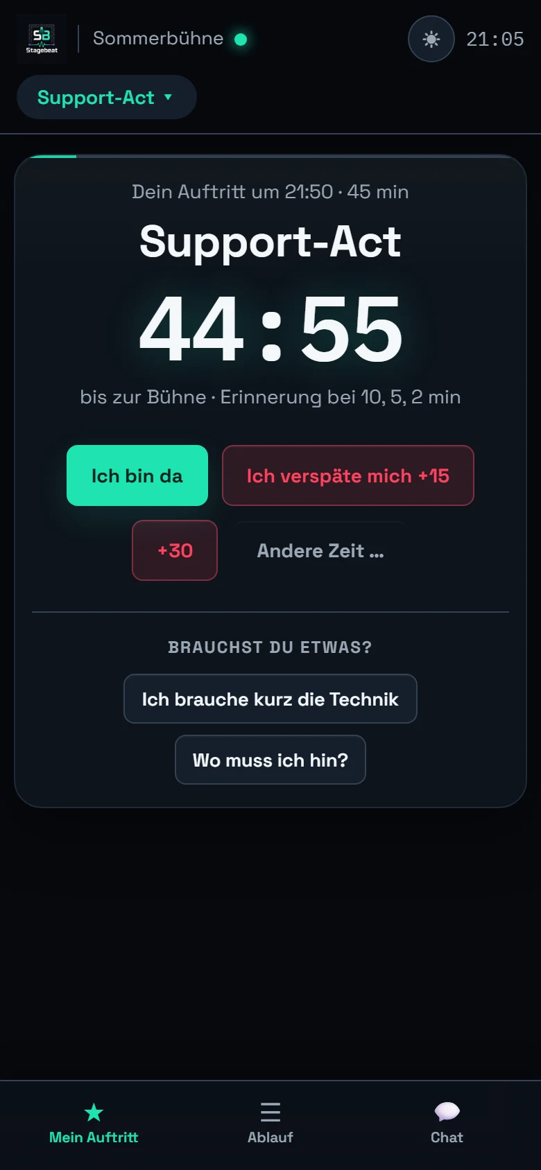Die K&uuml;nstler-Ansicht auf dem Telefon: Auftritt um 21:50, Name der Band, gro&szlig;er Countdown 44:57, darunter die Kn&ouml;pfe „Ich bin da“ und „Ich versp&auml;te mich +15“.
